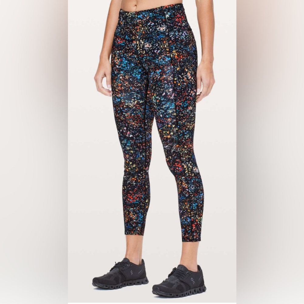 Lululemon Fast & Free 7/8 Tight II  25"
Flowerescent Multi